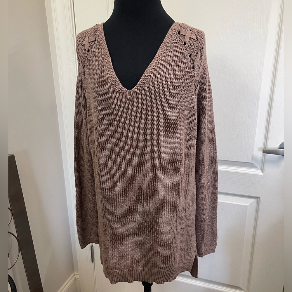 a.n.a Women's Shimmer V-Neck Pullover Sweater Size S Long Sleeve Casual (sku326)